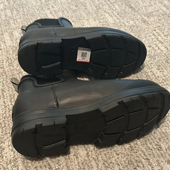 Ugg waterproof boots - Picture 3 of 4